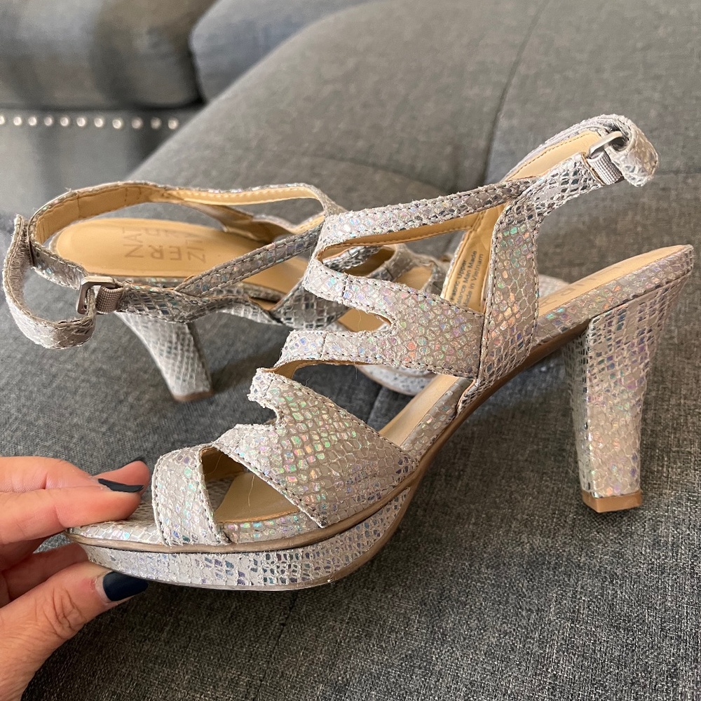 NWOT Naturalizer Silver snakeskin like heels